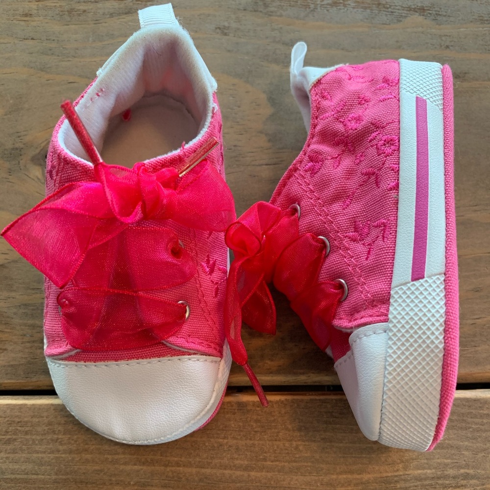 NWOT Infant Girls Lace Up Crib Shoes